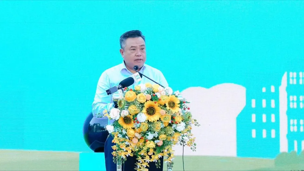 Chủ tịch UBND TP Hà Nội Trần Sỹ Thanh phát biểu tại lễ ra quân tổng vệ sinh môi trường của TP Hà Nội 526790817_1156761996493593_2793473576337179044_n.jpg