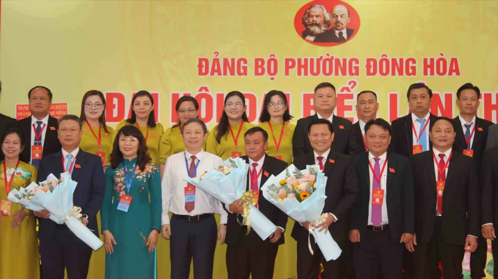 Đồng chí Dương Anh Đức chúc mừng đại hội. Ảnh: XUÂN TRUNG IMG_0204.JPG
