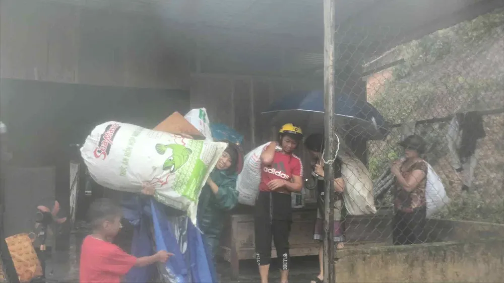 Sơ tán dân tránh sạt lở ở thôn Cù Bai, xã Hướng Lập 1000027043.jpg