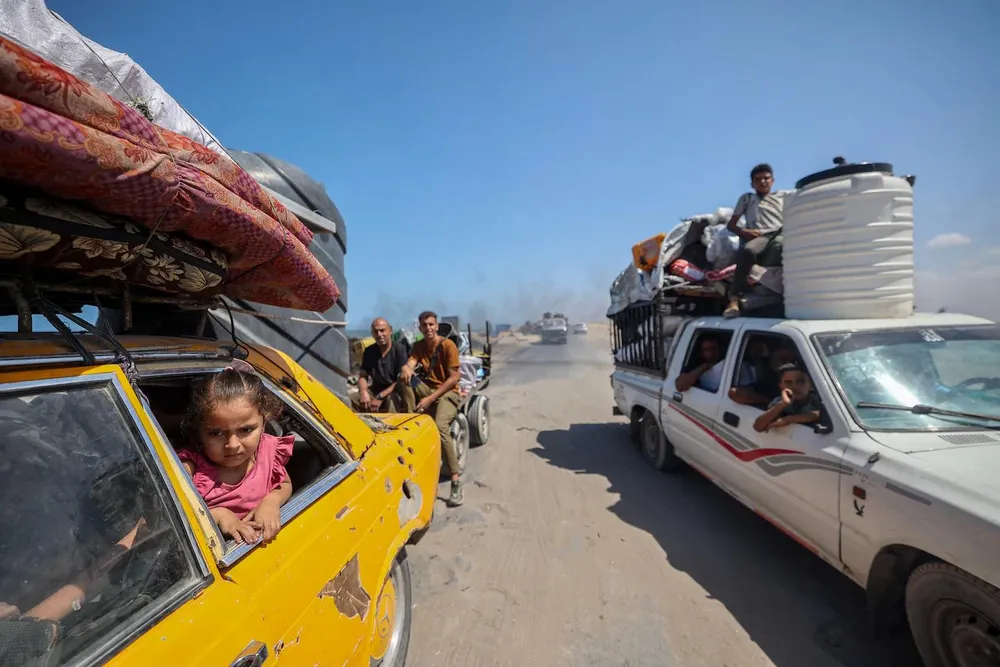 Người dân Palestine di tản khỏi thành phố Gaza hướng về các khu vực phía Nam của Dải Gaza. Ảnh: GETTY IMAGES imrs-2-2919-6879.jpg