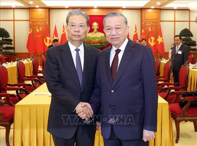 Tổng Bí thư Tô Lâm tiếp Ủy viên Thường vụ Bộ Chính trị, Ủy viên trưởng Ủy ban Thường vụ Đại hội Đại biểu Nhân dân toàn quốc nước Cộng hòa nhân dân Trung Hoa Triệu Lạc Tế. Ảnh: TTXVN tbt-310825.jpg
