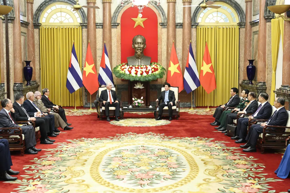 Bí thư thứ Nhất, Chủ tịch nước Cuba Miguel Díaz-Canel Bermúdez hội kiến Chủ tịch nước Lương Cường. Ảnh: QUANG PHÚC 1000008335-9156-1095.jpg