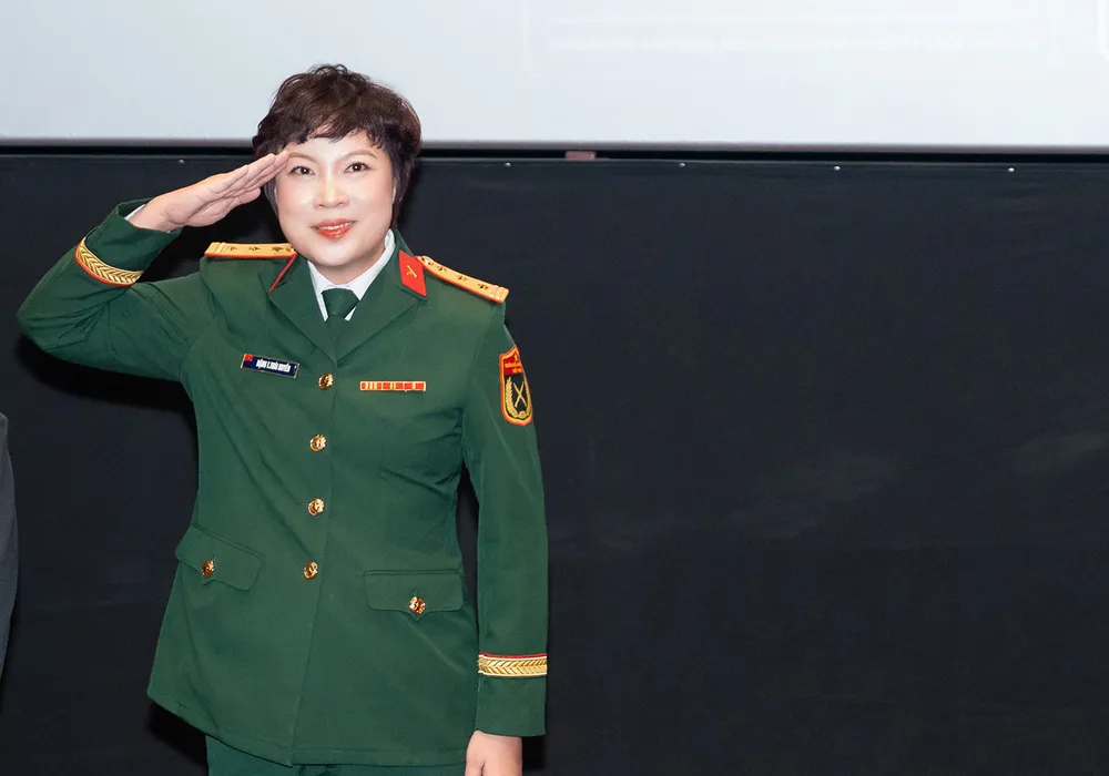 Đạo diễn Đặng Thái Huyền CN3 tro chuyen.jpg