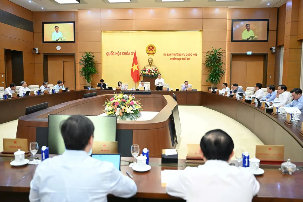 Toàn cảnh phiên họp. Ảnh: VIẾT CHUNG 1-1318-7329.jpg