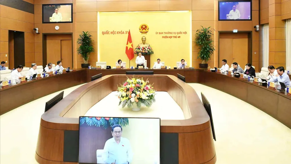 Phiên họp thứ 49 của Ủy ban Thường vụ Quốc hội. Ảnh: VIẾT CHUNG 2.jpg
