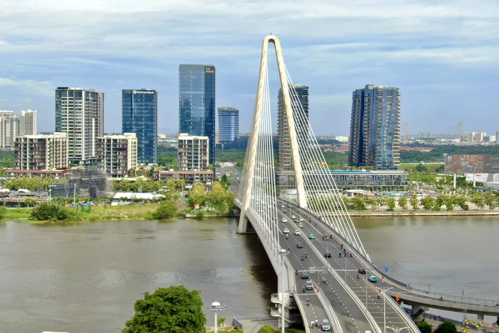 Cầu Ba Son kết nối những khu đô thị hiện đại dọc hai bên bờ sông Sài Gòn. Ảnh: HOÀNG HÙNG CN3 A.jpg