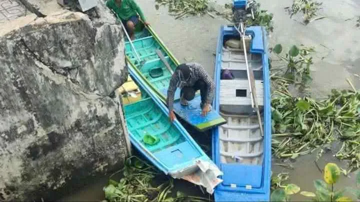 Người dân đang tiếp tục tìm kiếm nạn nhân