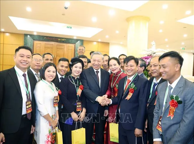 Tổng Bí thư Tô Lâm với các đại biểu. Ảnh: TTXVN nong-dan-141025-11.jpg