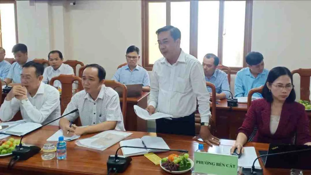 Lãnh đạo các phường, xã báo cáo tình hình thực hiện mô hình chính quyền địa phương 2 cấp sau 3 tháng Sở NV 4.jpg