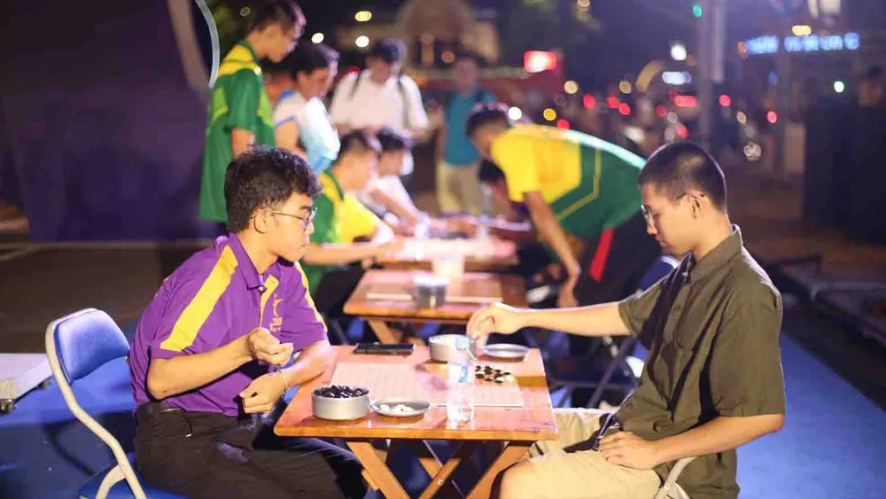 Hoạt động giao lưu thể thao tại tuần lễ “Khỏe để xây dựng và bảo vệ Tổ quốc”. Ảnh: DŨNG PHƯƠNG