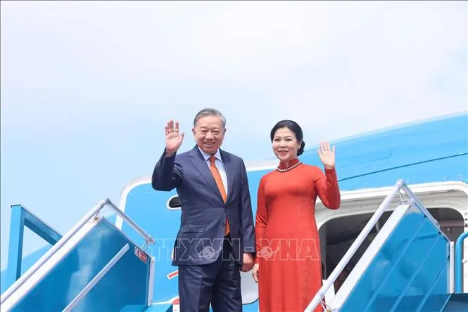 Lễ tiễn Tổng Bí thư Ban Chấp hành Trung ương Đảng Cộng sản Việt Nam Tô Lâm và Phu nhân tại sân bay quốc tế Nội Bài. Ảnh: TTXVN Lễ tiễn Tổng Bí thư Ban Chấp hành Trung ương Đảng Cộng sản Việt Nam Tô Lâm và Phu nhân tại sân bay quốc tế Nội Bài. Ảnh: TTXVN