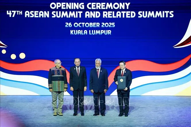 Lễ trao Tuyên bố về việc kết nạp Timor-Leste vào ASEAN cho Tổng Thư ký ASEAN Kao Kim Hourn thu-tuong-2.jpg