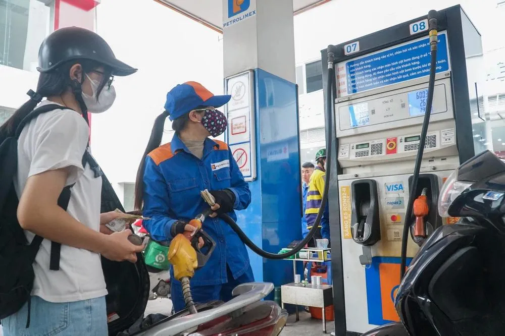 Xăng dầu giảm giá lần thứ 3 liên tiếp