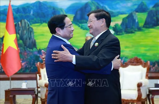 Thủ tướng Phạm Minh Chính hội kiến Tổng Bí thư, Chủ tịch nước Lào Thongloun Sisoulith. Ảnh: TTXVN