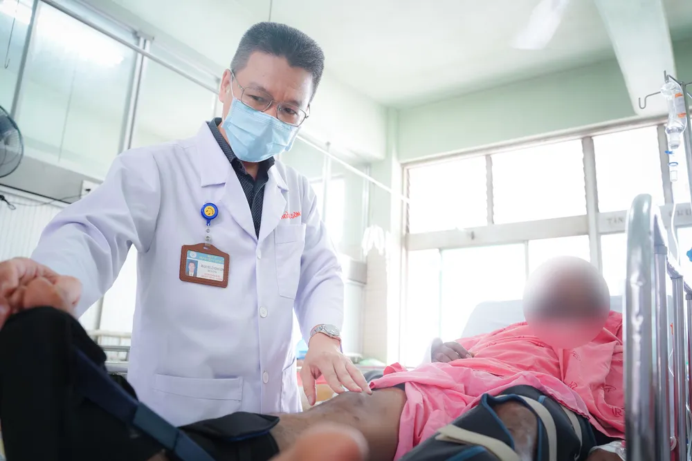 Một nạn nhân vụ cháy được điều trị tại khoa Chấn thương Chỉnh hình, Bệnh viện Chợ Rẫy DSC00808A.jpg