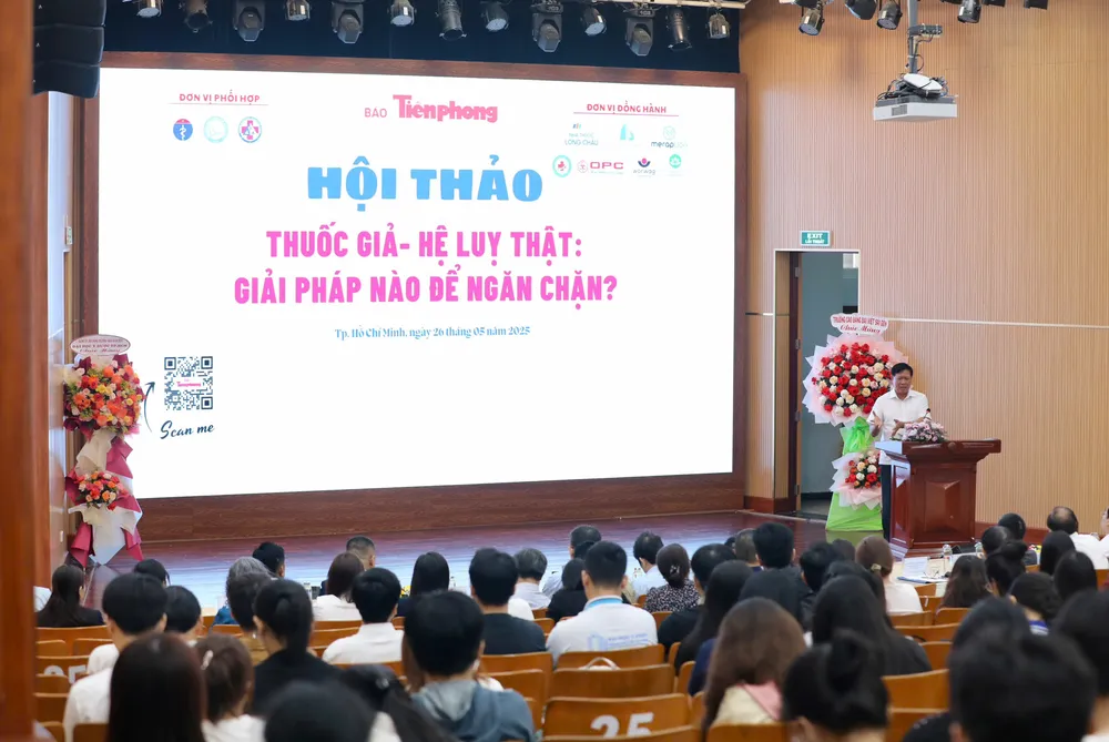 Thứ trưởng Bộ Y tế Đỗ Xuân Tuyên khẳng định không có ngoại lệ trong xử lý thuốc giả. z6639531434718_dbcb1c7fccddf74fc99f44653ee46fe4.jpg