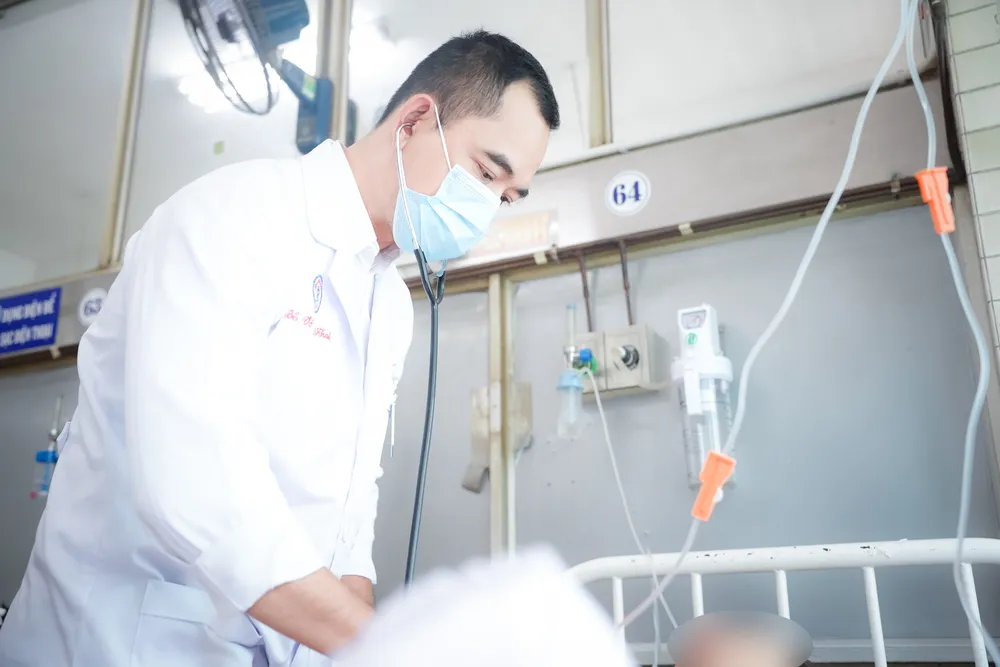 Bệnh nhân đang được theo dõi sau ca phẫu thuật DSC07391.JPG