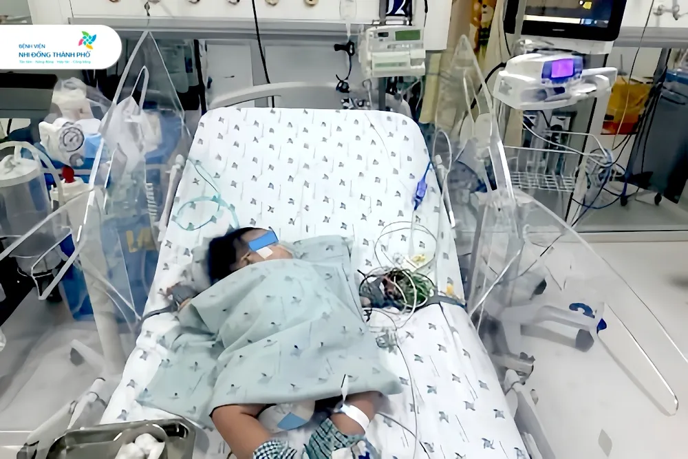 Bệnh nhi 4,5 tháng tuổi nguy kịch vì mắc sốt xuất huyết soc-xuat-huyet-tre-nhu-nhi.jpg