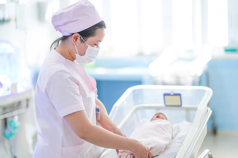 Bé trai 1,7kg sắp được xuất viện về với mẹ z6926034207125_5c982f1a00b45b1eda3ed2915e64e606.jpg