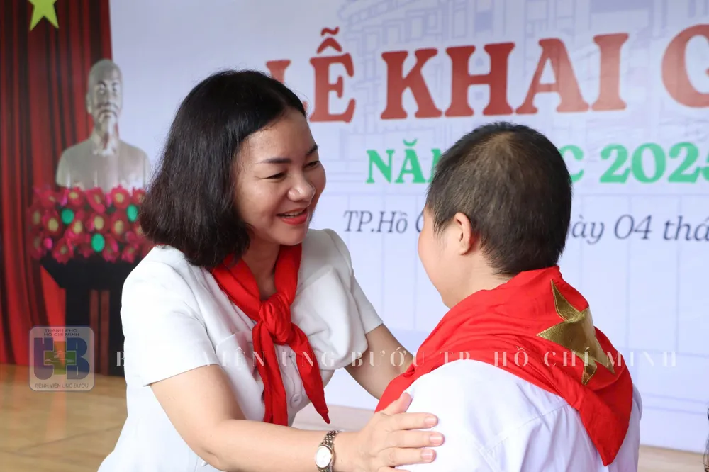Bà Trương Thị Bích Hạnh, Ủy viên Ban Thường vụ Thành ủy TPHCM trong lễ khai giảng z6975343905790_a66a0238b3c403aa196396427a4720c0.jpg