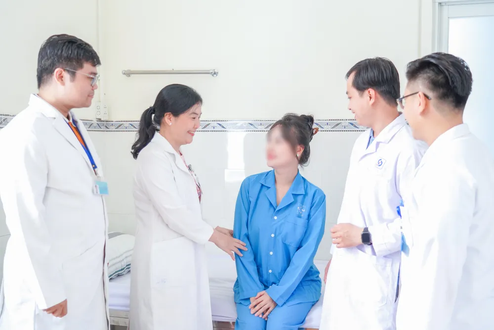 Bệnh nhân hồi phục sau ca phẫu thuật bóc tách khối u, bảo tồn tử cung. 2-2.jpg