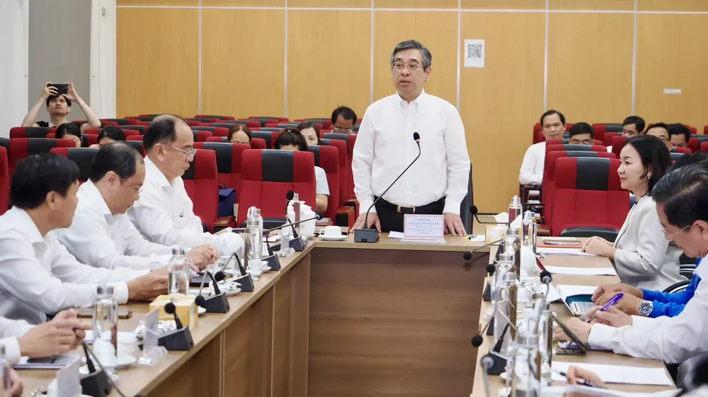 Đồng chí Nguyễn Phước Lộc phát biểu kết luận tại buổi khảo sát về đầu tư công trong lĩnh vực y tế trên địa bàn TPHCM, chiều ngày 2-10. Ảnh: HOÀNG HÙNG ảnh_Viber_2025-10-02_15-26-05-578.jpg