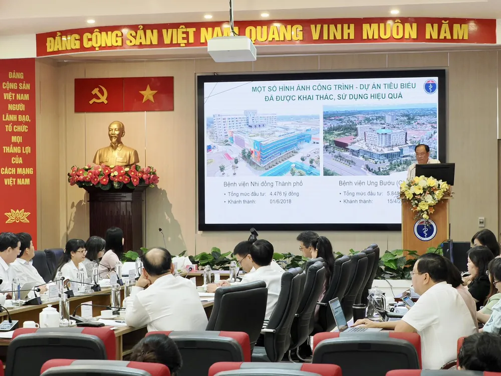 BS Nguyễn Hoài Nam, Phó Giám đốc Sở Y tế TPHCM báo cáo tại buổi khảo sát. Ảnh: HOÀNG HÙNG ảnh_Viber_2025-10-02_15-27-47-838.jpg