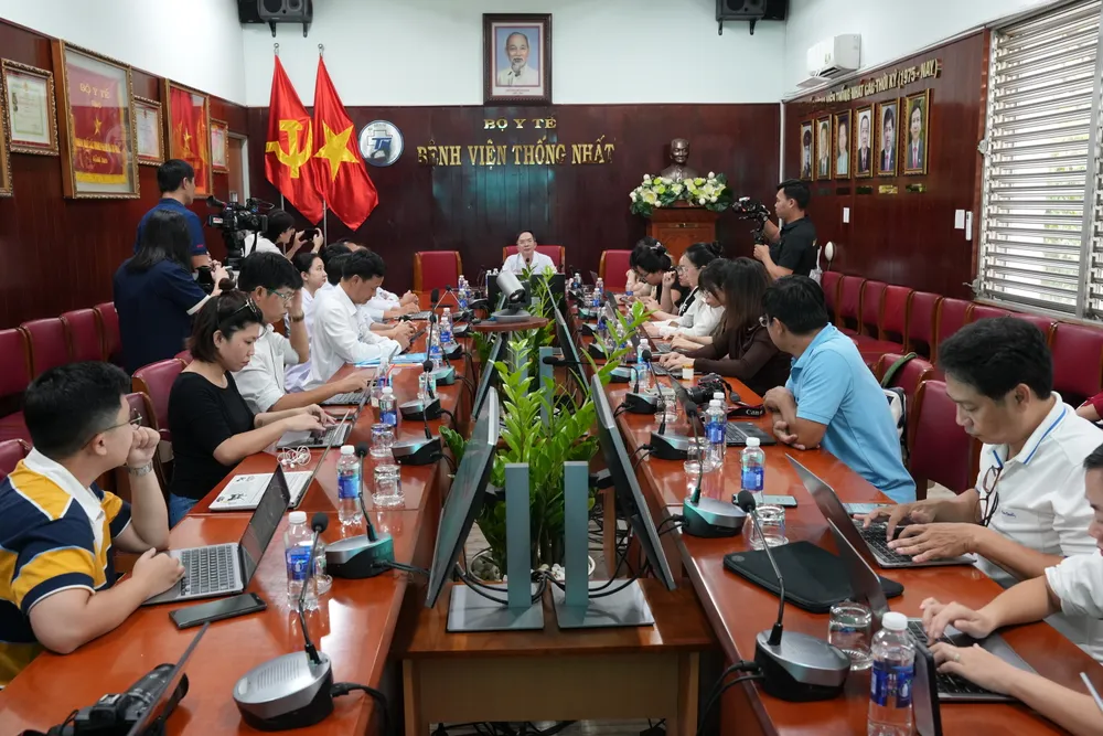 PGS-TS-BS Đỗ Kim Quế, Phó Giám đốc Bệnh viện Thống Nhất chia sẻ tại buổi họp báo DSC03072.JPG