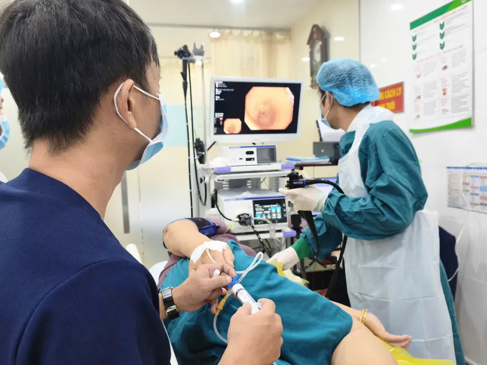 Người bệnh được nội soi bằng hệ thống có ứng dụng trí tuệ nhân tạo z7171439638742_caa6c9421099ae4f90db111e51b7bc29.jpg