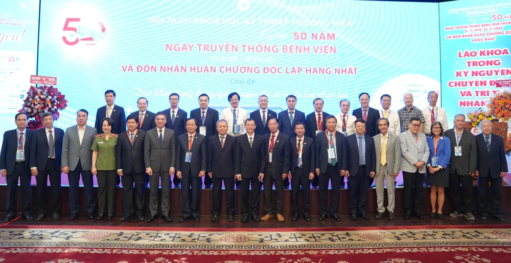 Các đại biểu tham dự hội nghị khoa học sáng 31-10 DSC04569.JPG