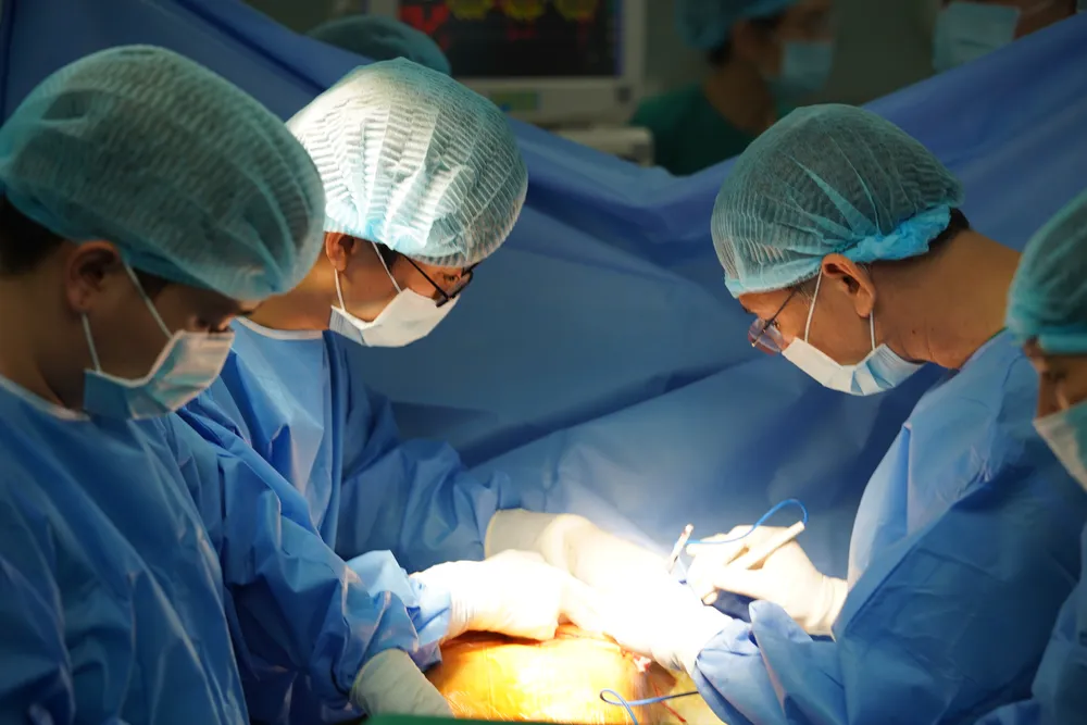 19. Trong quá trình mổ.JPG