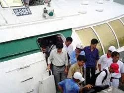 Công an bắt tên đặt thuốc nổ trên tàu cánh ngầm để tống tiền