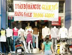 “Săn” đồ mùa giảm giá ảnh 2 “Săn” đồ mùa giảm giá ảnh 2