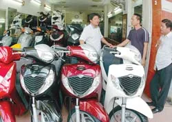 Nhộn nhịp xe mới, chộn rộn người mua
