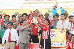 “Tôi lo sợ viễn cảnh các doanh nghiệp đã đầu tư vào bóng đá bị xao động...”