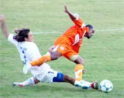 Đương kim vô địch ra quân bại trận