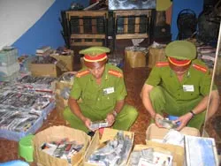 Phát hiện kho đĩa lậu trong quán bida 234 Nguyễn Trãi
