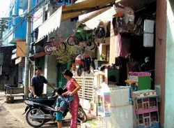 Cuối năm đi chợ “cõi âm”