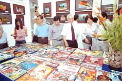 Khai mạc phòng đọc báo xuân