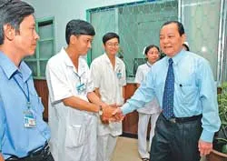 Nghiêm túc khắc phục khuyết điểm, tiếp tục đưa TPHCM đạt nhiều thắng lợi mới ảnh 2 Nghiêm túc khắc phục khuyết điểm, tiếp tục đưa TPHCM đạt nhiều thắng lợi mới ảnh 2