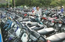Giá giữ xe tết: Tăng vô tội vạ!