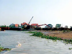 Tan nát bờ sông Sài Gòn