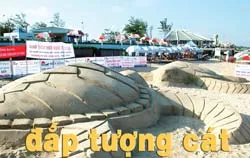 Đến Vũng Tàu đắp tượng cát
