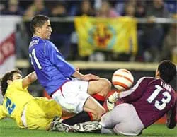 John Terry: "Không thể ngăn cản Ronaldinho" ảnh 3 John Terry: "Không thể ngăn cản Ronaldinho" ảnh 3