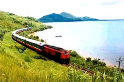 Tàu Thống Nhất càng tăng tốc, càng… chậm