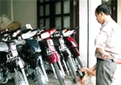 Bắt quả tang vụ lắp ráp xe gắn máy trái phép quy mô lớn