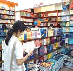Sách ngoại văn ở hội sách