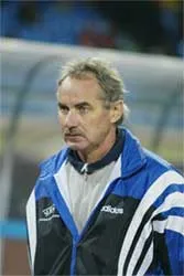 Nhọc nhằn Alfred Riedl ảnh 1 Nhọc nhằn Alfred Riedl ảnh 1