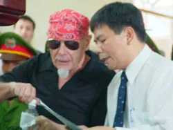 Gary Glitter kháng cáo kêu oan