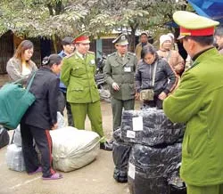 Nhức nhối những chuyến tàu buôn lậu